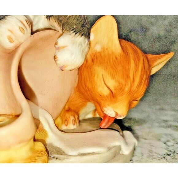 Mischief By Gail Ferretti Figurine Kittens Spilling‎ Milk 1986 Franklin Mint VTG - Picture 8 of 8